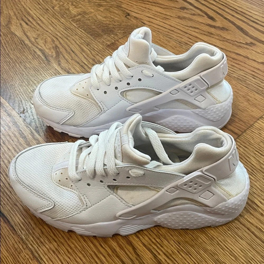 Nike Huarache Triple White Sneakers/Shoes. Size 3.5Y. Excellent Condition.